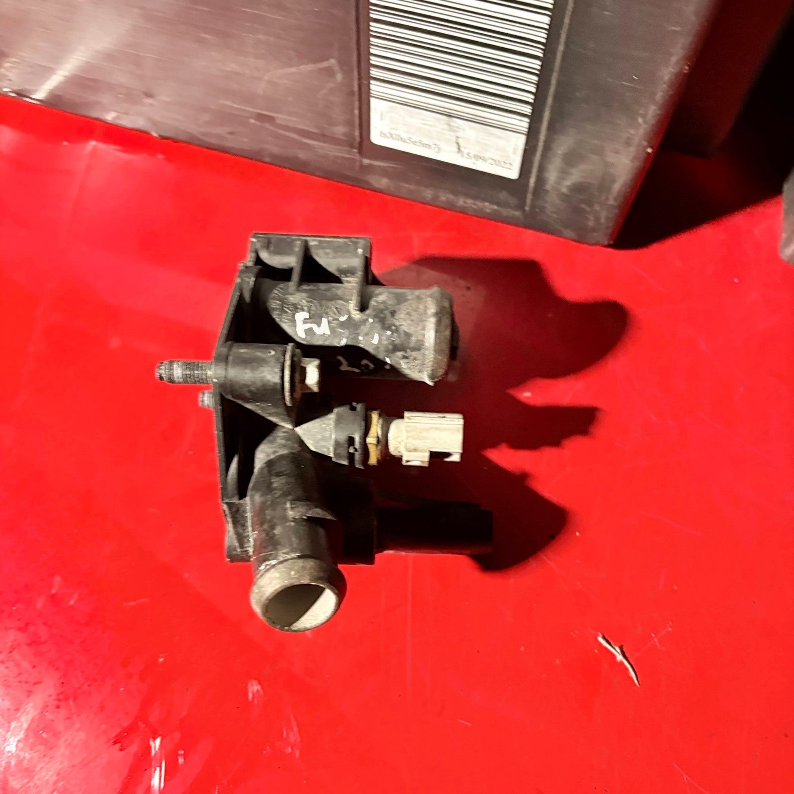 Thermostat housing Ford Fusion