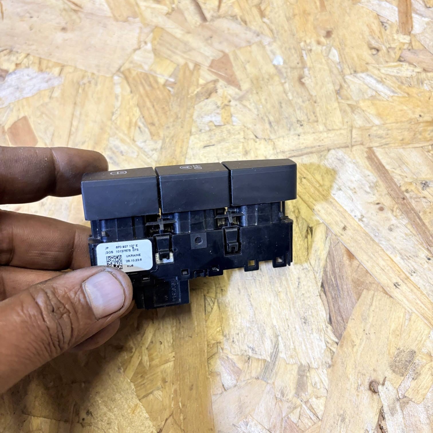 SEAT ARONA AUTO START STOP CENTRAL LOCKING DOOR LOCK SWITCH 6F0927137E