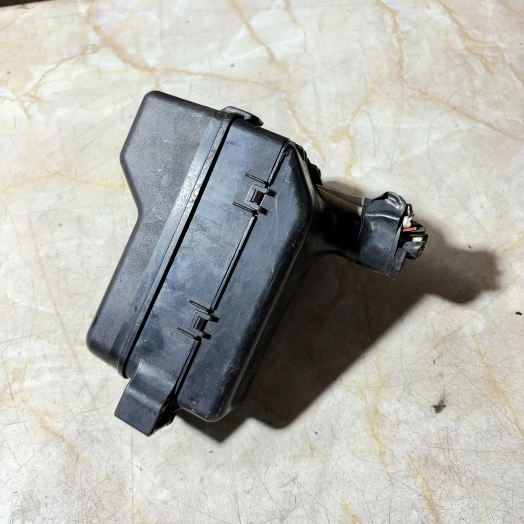 Toyota Corolla 2004 Engine Bay Fuse & Relay Box Under Bonnet Junction Block