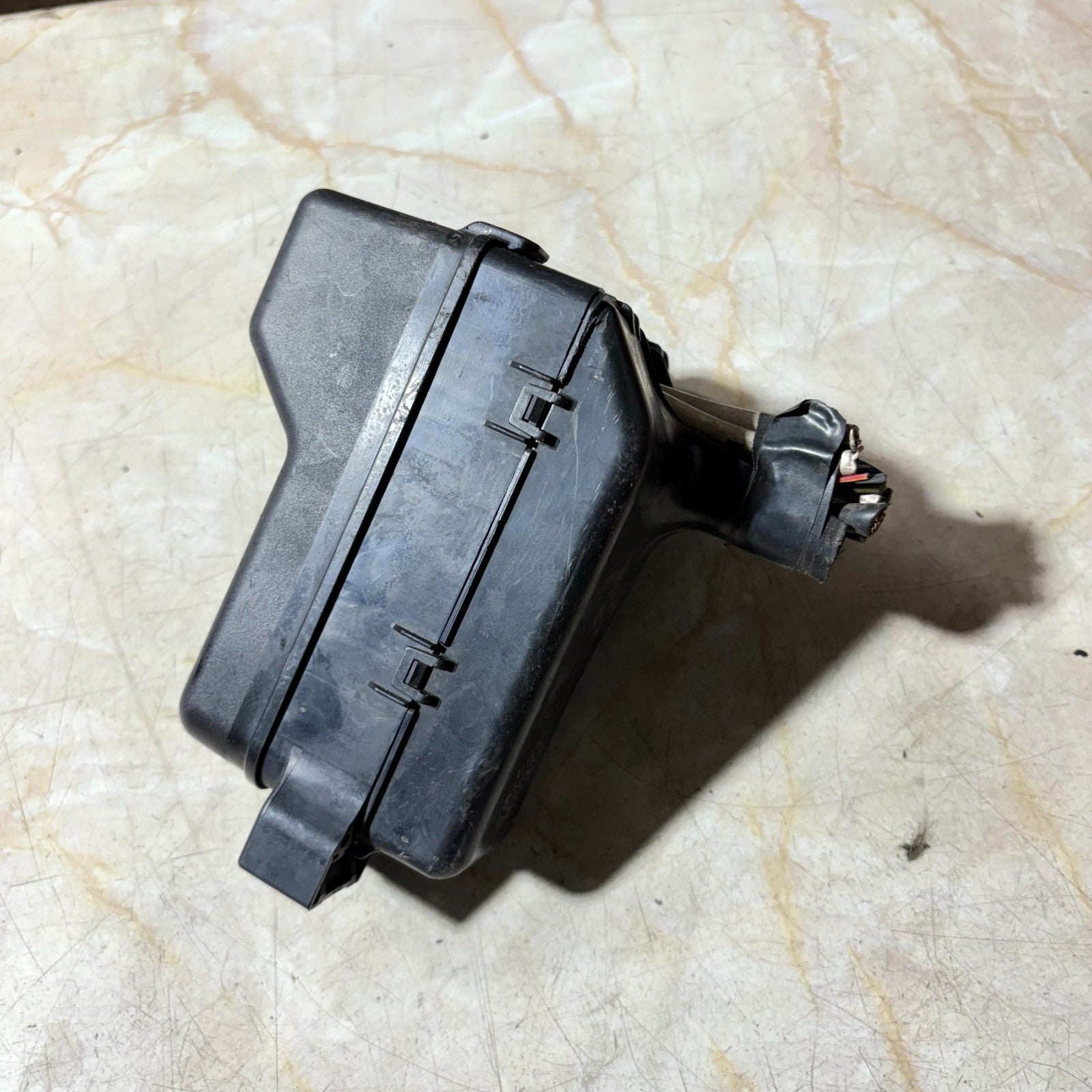 Toyota Corolla 2004 Engine Bay Fuse & Relay Box Under Bonnet Junction Block