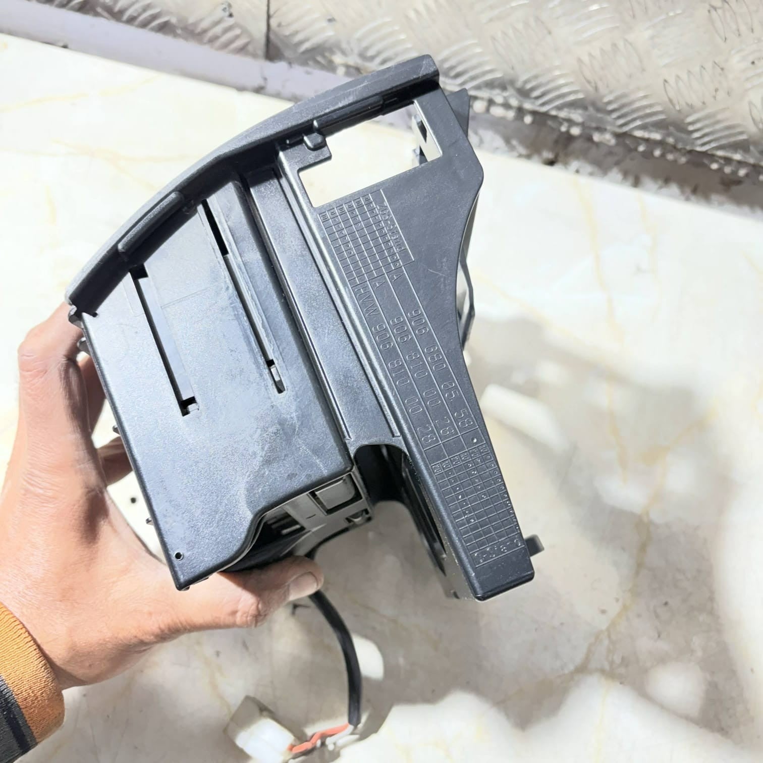 MERCEDES SPRINTER CENTRE ASHTRAY CUP HOLDER 9066800558