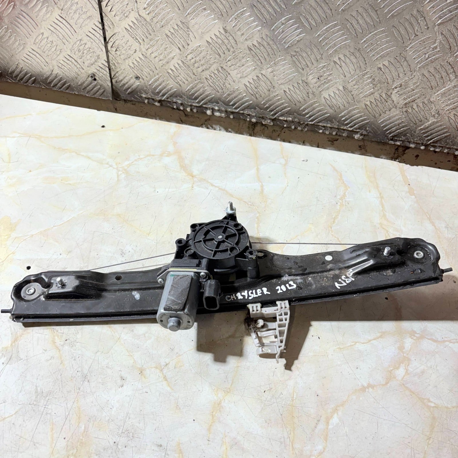 CHRYSLER 2013 5 DOOR WINDOW REGULATOR & MOTOR FRONT LEFT SIDE