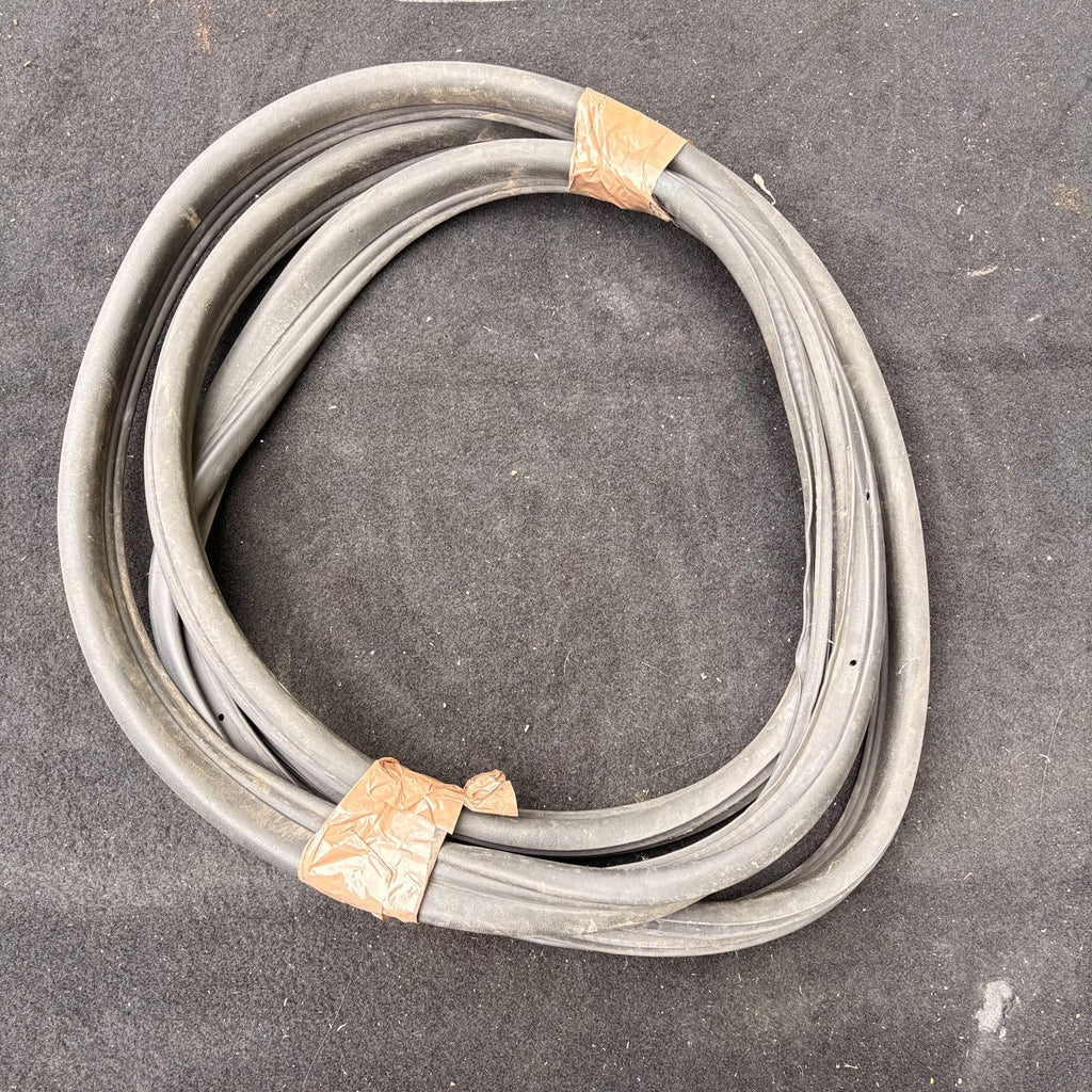 VAUXHALL ASTRA MK5 H 04-10 DRIVER FRONT RIGHT O/S DOOR RUBBER SEAL