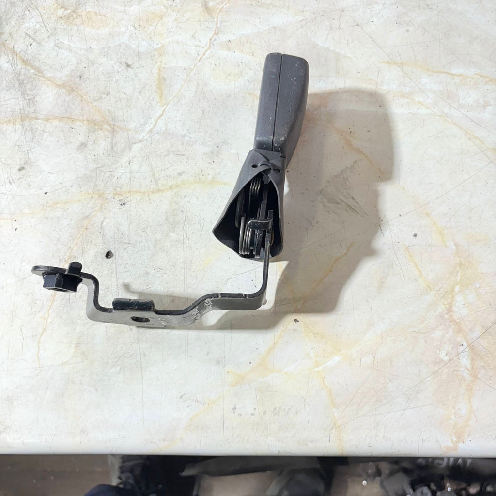 Toyota Avensis T250 2003-2008 Rear Right Driver Side Seat Belt Buckle