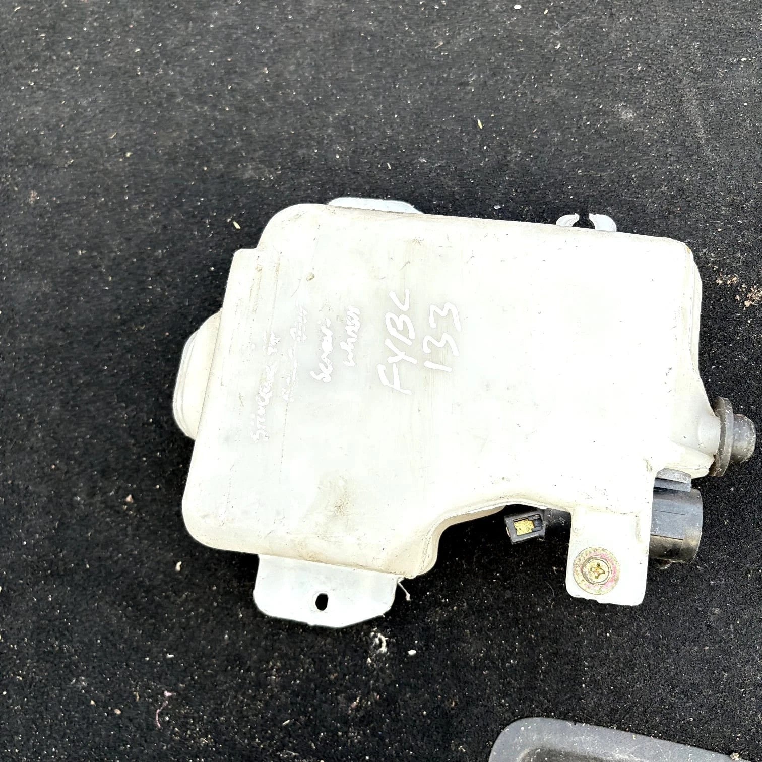 Mitsubishi Shogun MK4 Rear Washer Bottle Tank Reservoir 2000-2009 060351507