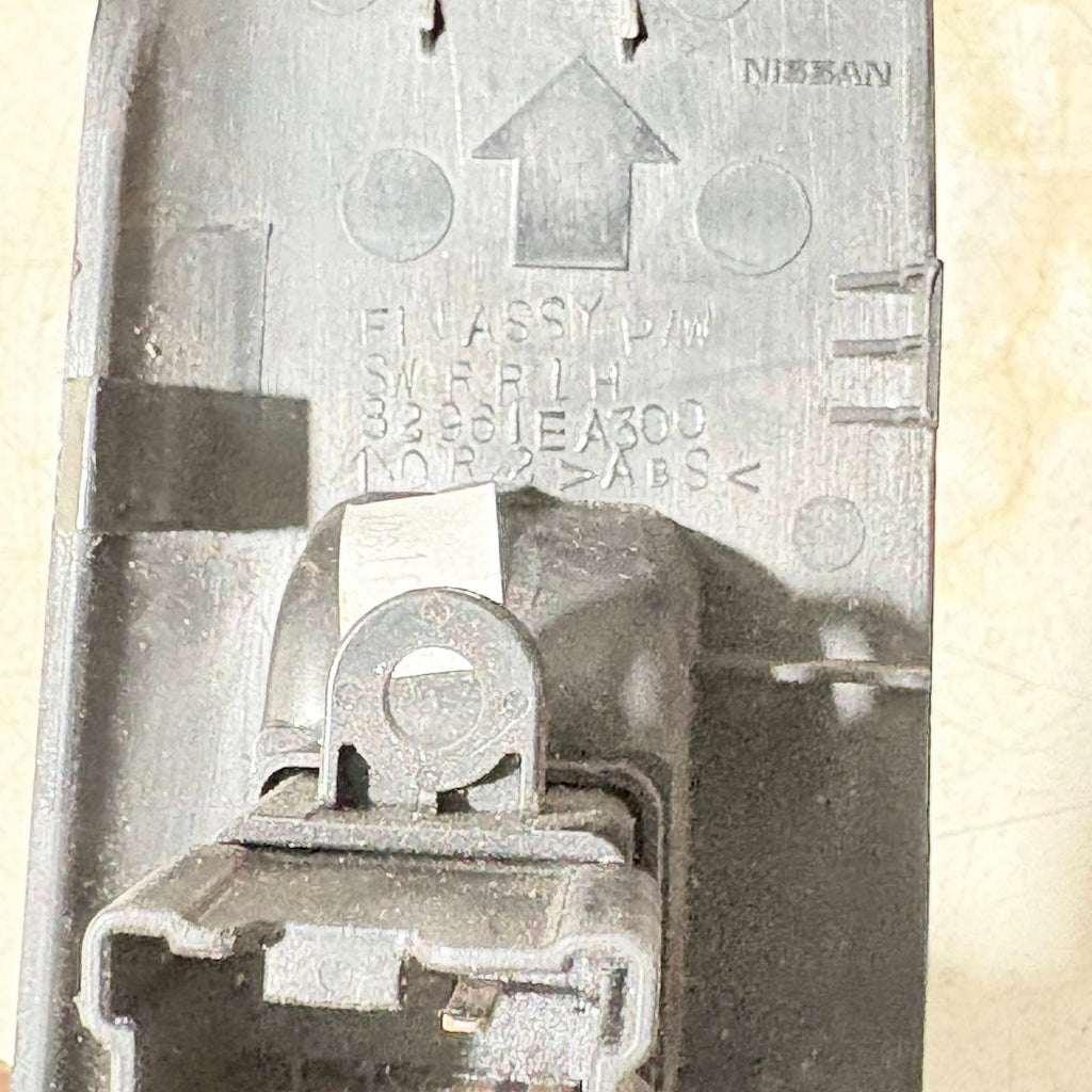 Nissan Pathfinder Single Power Window Button Switch Trim 82961-EA300