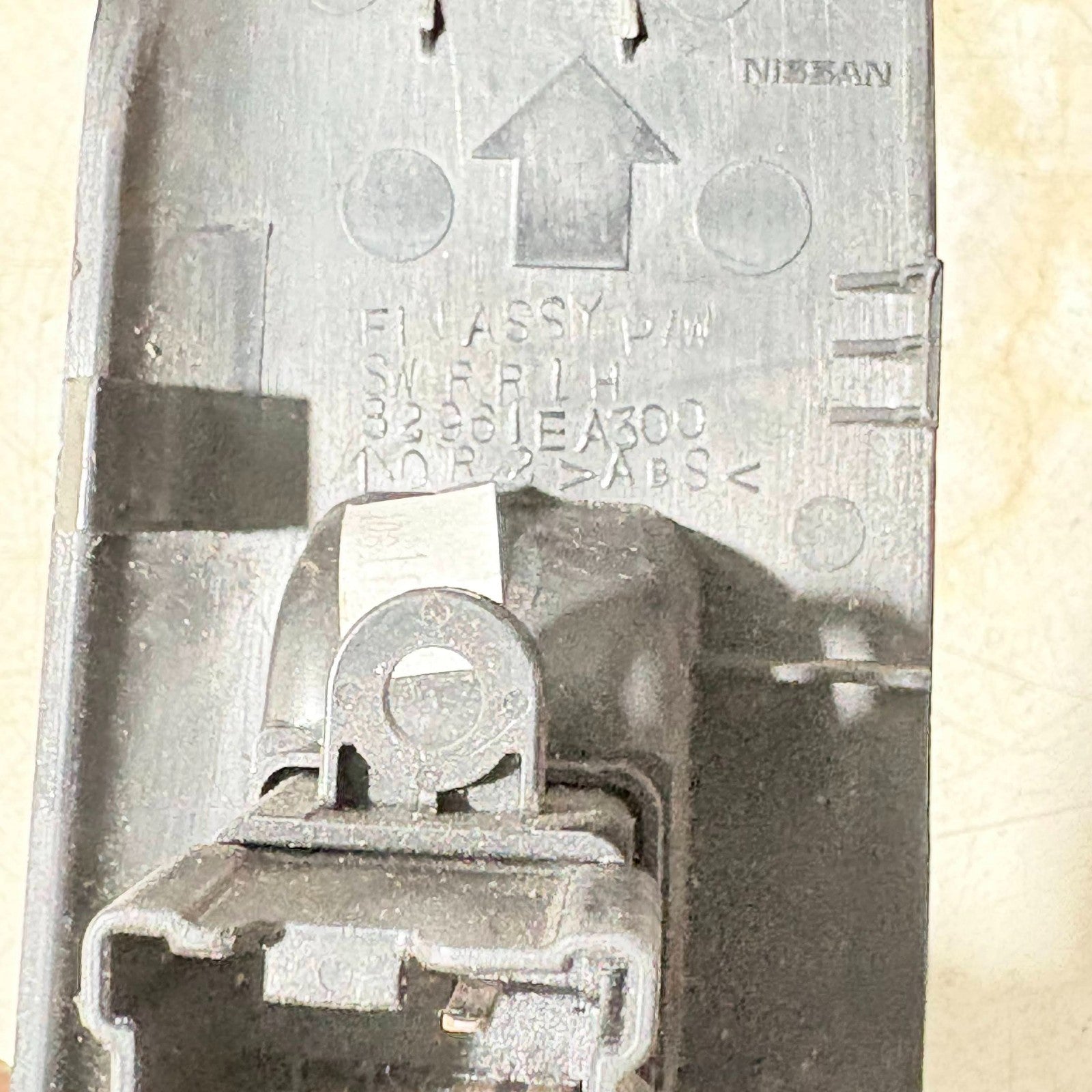 Nissan Pathfinder Single Power Window Button Switch Trim 82961-EA300