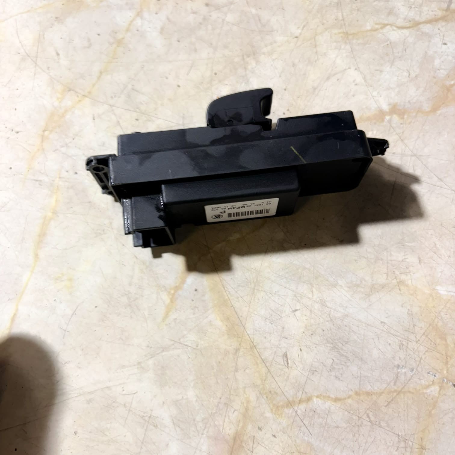 03123100 Passenger FRONT WINDOW REGULATOR SWITCH 2025137 FOR MAZDA 3 BERLI-2005