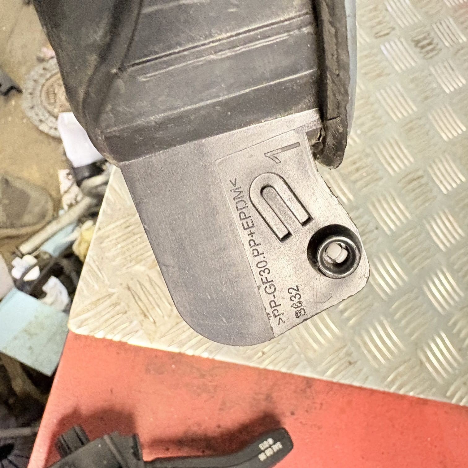 FIAT 500 FUELFLAP COVER pa66-md40