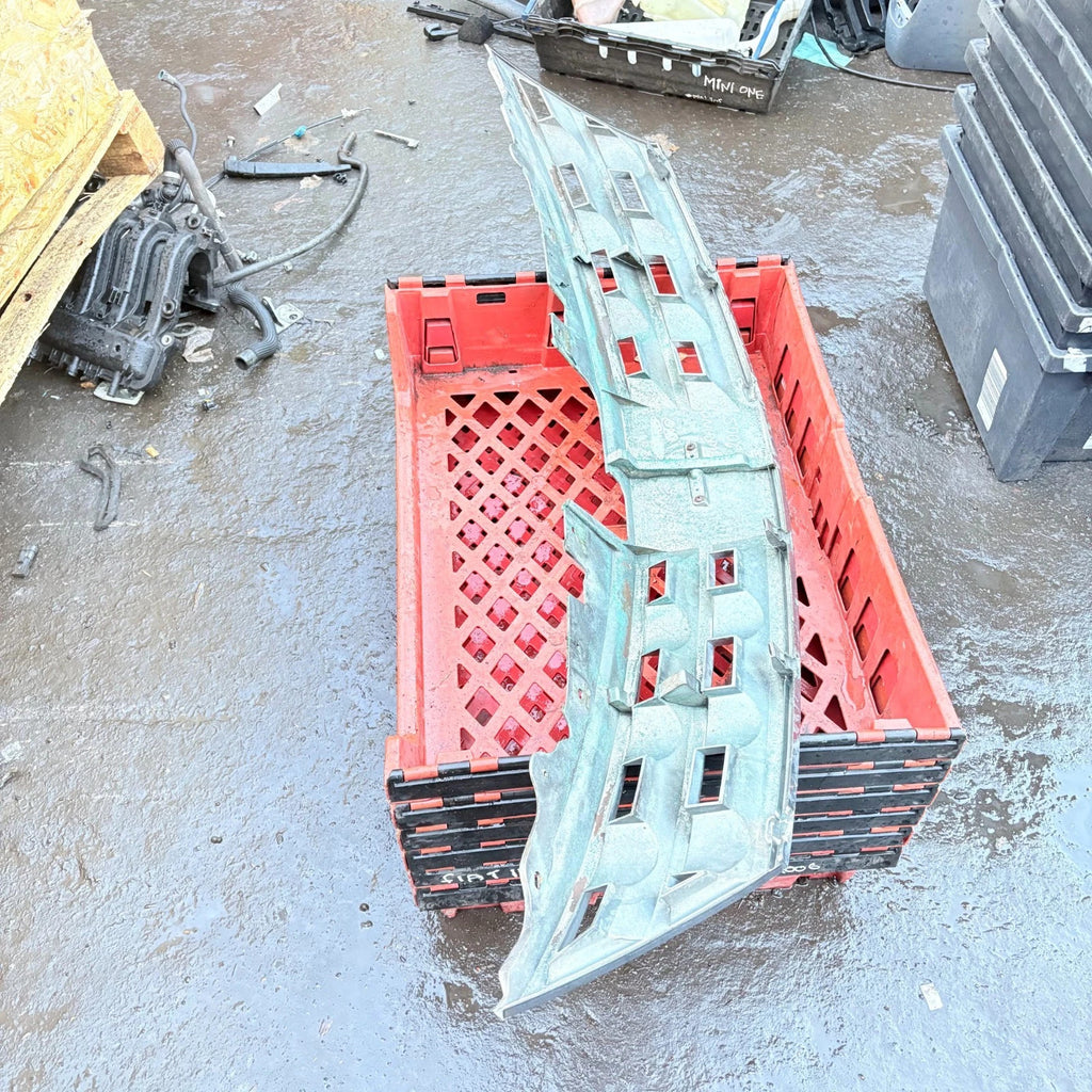 Nissan Murano Z50 2003-2006 Front Bumper Upper Grille 62310-CA000 / CA00A