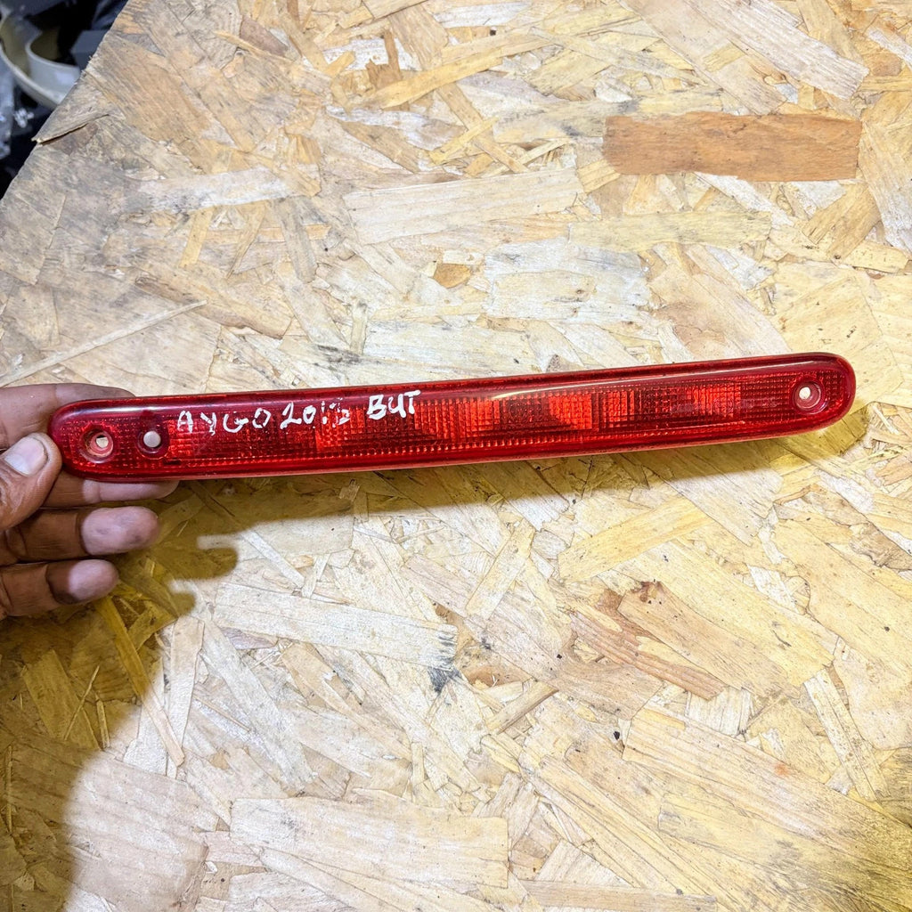 Toyota Aygo 2005-2014 LIGHT TAILGATE REAR/ BOOT LID STOP LIGHT