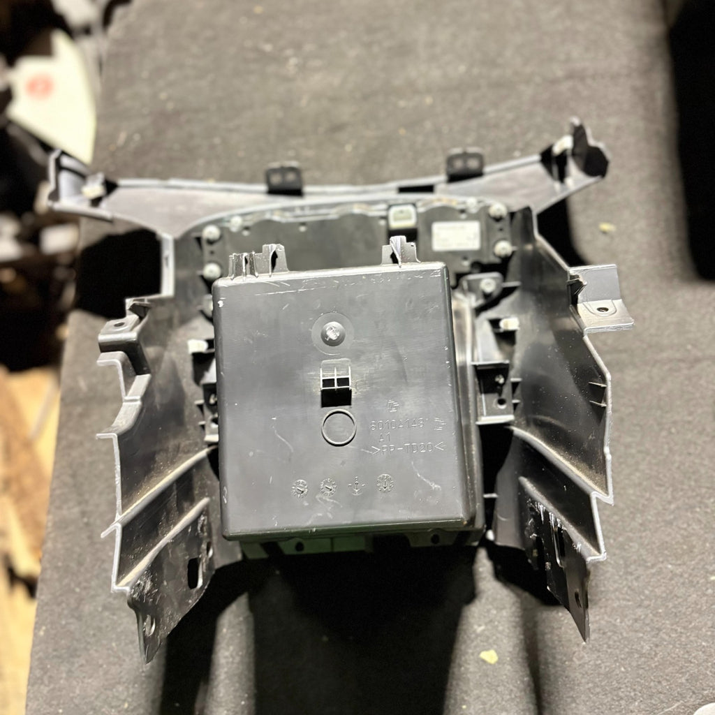 MITSUBISHI OUTLANDER 2009 HEATER CONTROL UNIT SURROUND 8010A143 PART