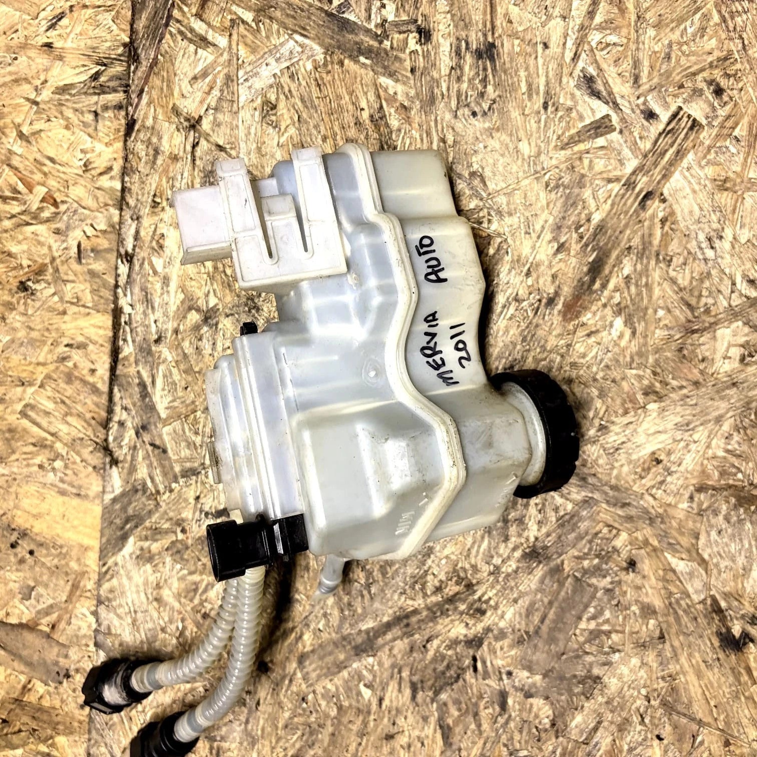 VAUXHALL MERIVA B MK2 1.4 2011 - BRAKE FLUID RESERVOIR 32666979