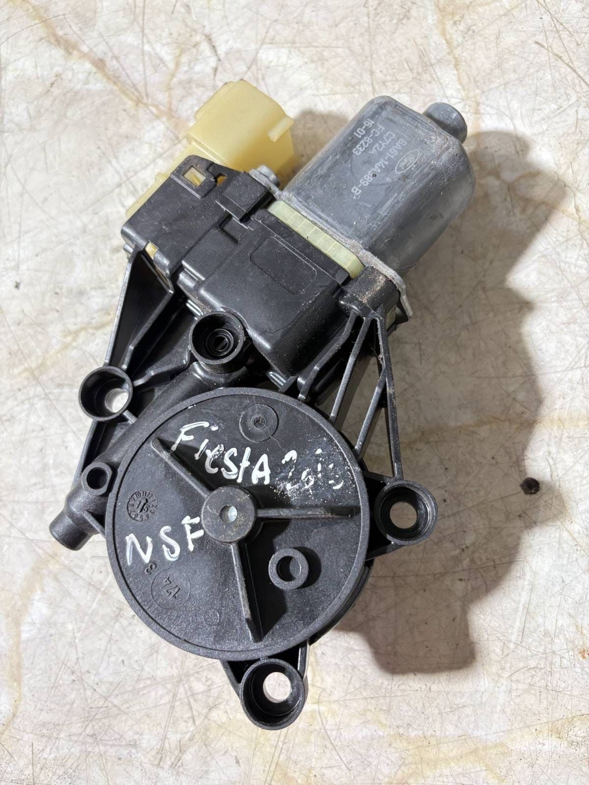 FORD FIESTA MK7 PASSENGER NSF WINDOW MOTOR 0130822618