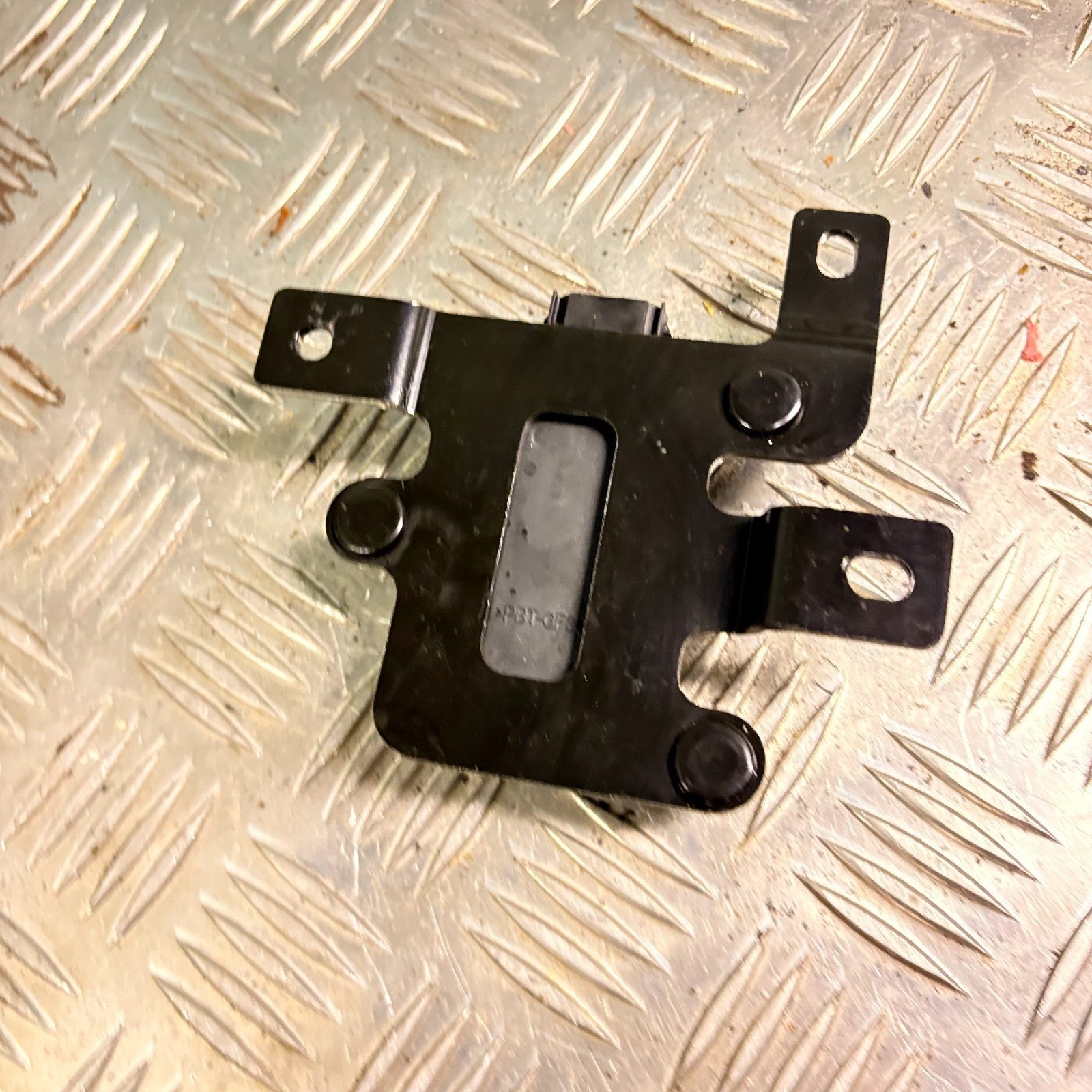 HYUNDAI I40 YAW RATE SPEED SENSOR 95690-3V100 2015