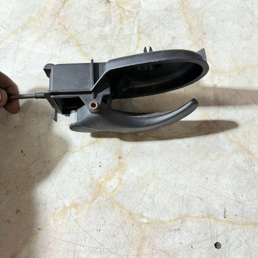 FORD FOCUS NSR PASSENGER SIDE REAR INTERNAL DOOR HANDLE XS41A22601 98-05