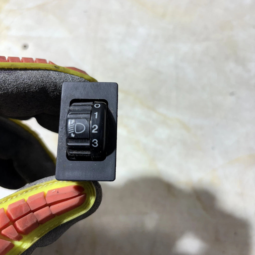 TOYOTA HIACE 1998-2008 HEADLIGHT TILT ANGLE LEVEL SWITCH