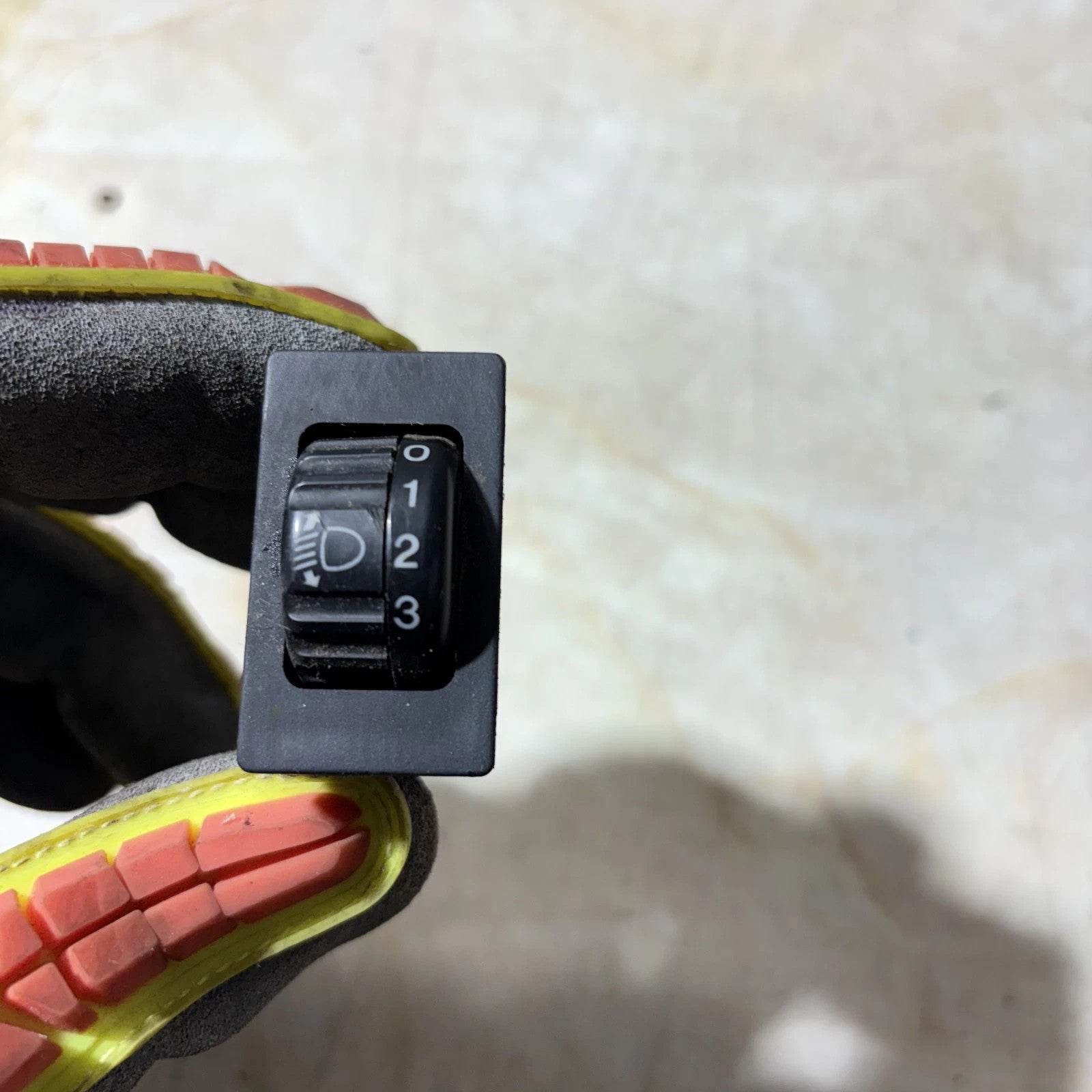 TOYOTA HIACE 1998-2008 HEADLIGHT TILT ANGLE LEVEL SWITCH