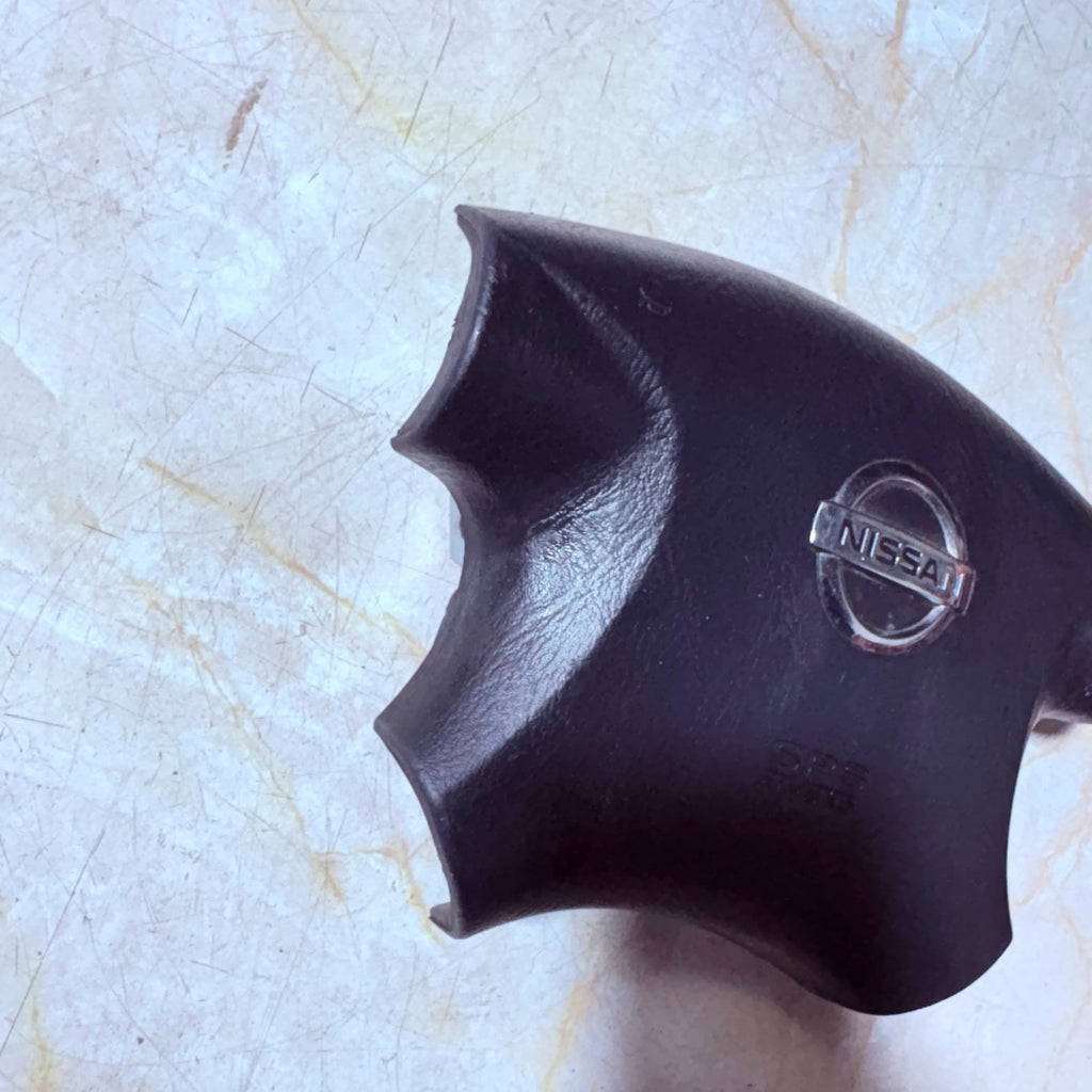 NISSAN X-Trail 2001-2007 Driver Steering Wheel Horn Trim Push Pad SRS