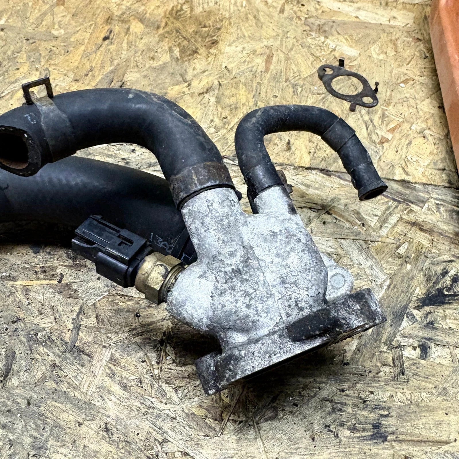 Kia Rio 2013 Coolant Hose Pipe Assembly With Sensor & Gasket Engine Cooling
