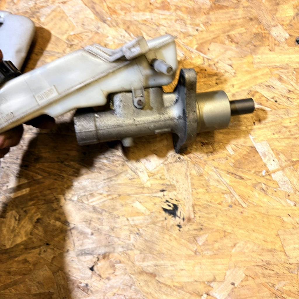 FORD KUGA BRAKE MASTER CYLINDER MK1 033508-91031
