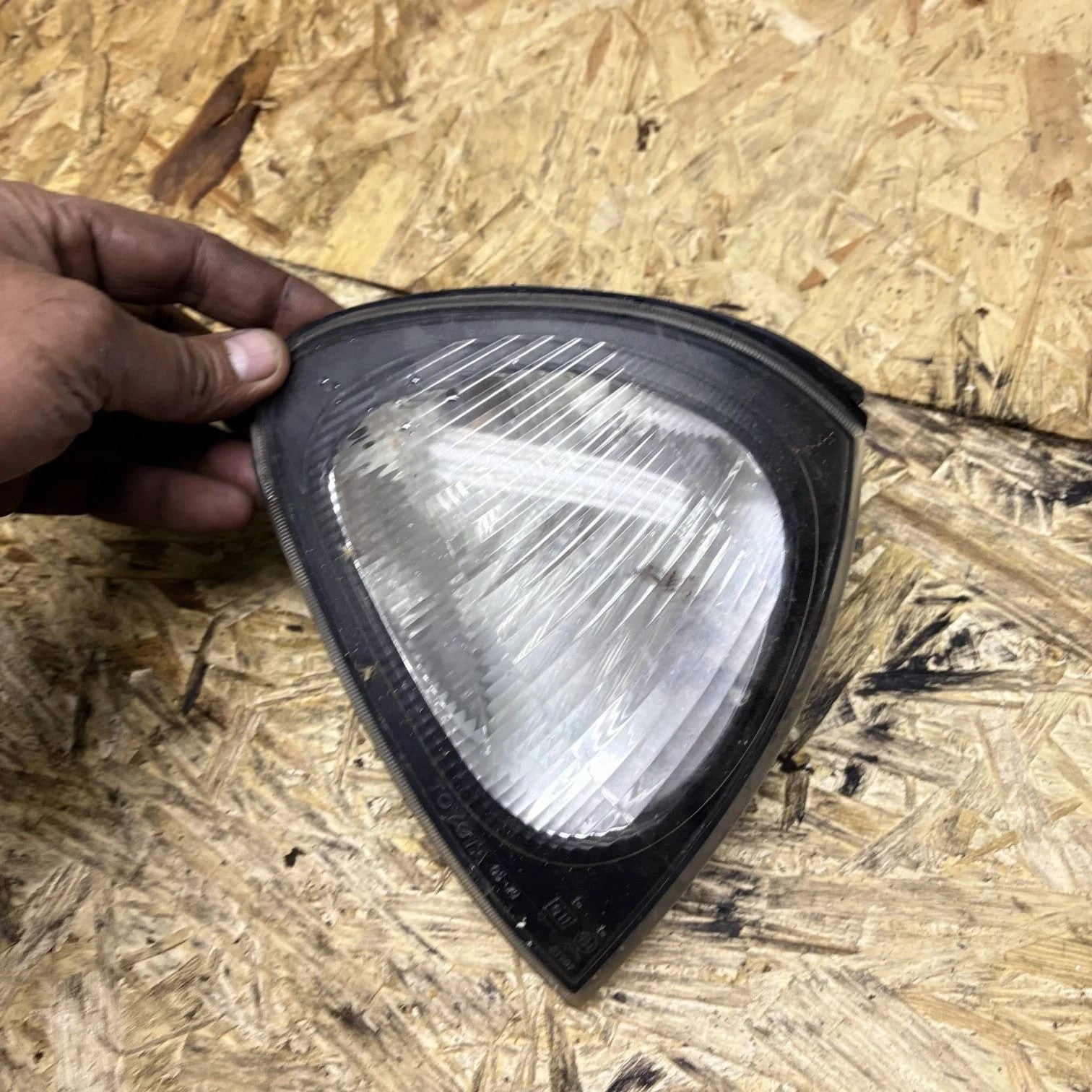 TOYOTA AVENSIS T25 2003-2008 Front Right Driver Fog Light Lamp E1101989