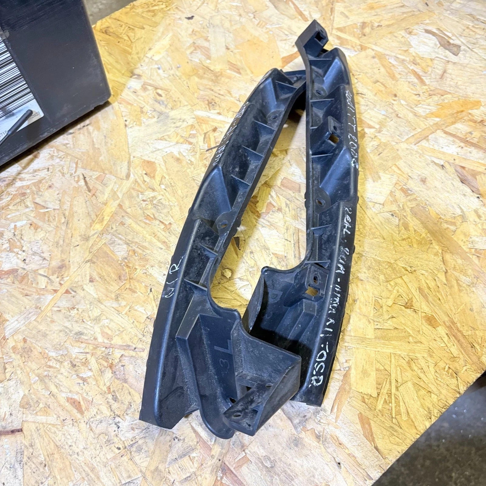 Audi TT 8J MK2 06-14 PAIR REAR BUMPER CLIPS MOUNTS LEFT+RIGHT SIDE
