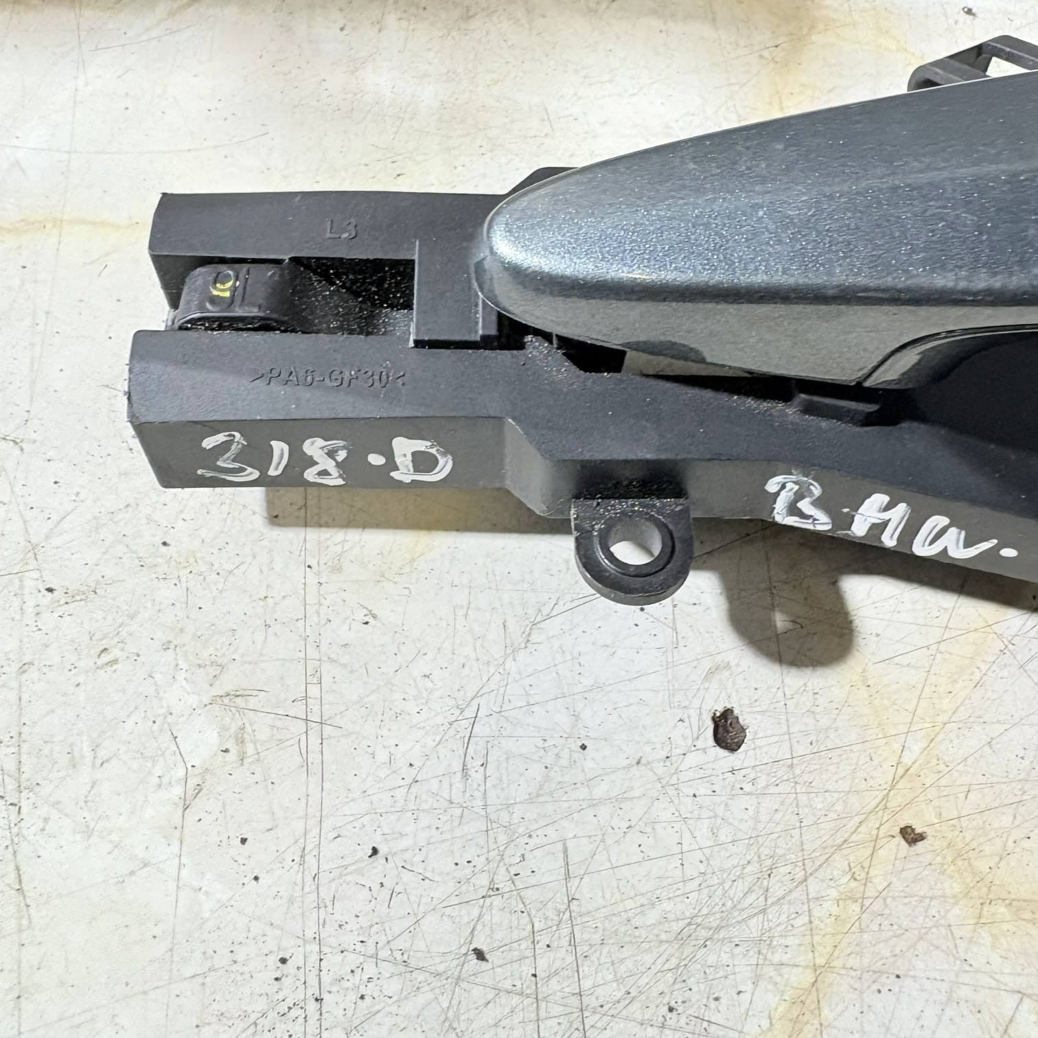 2010 BMW 320D M SPORT REAR LEFT DOOR HANDLE OUTER 390 PASSENGER REAR NSR