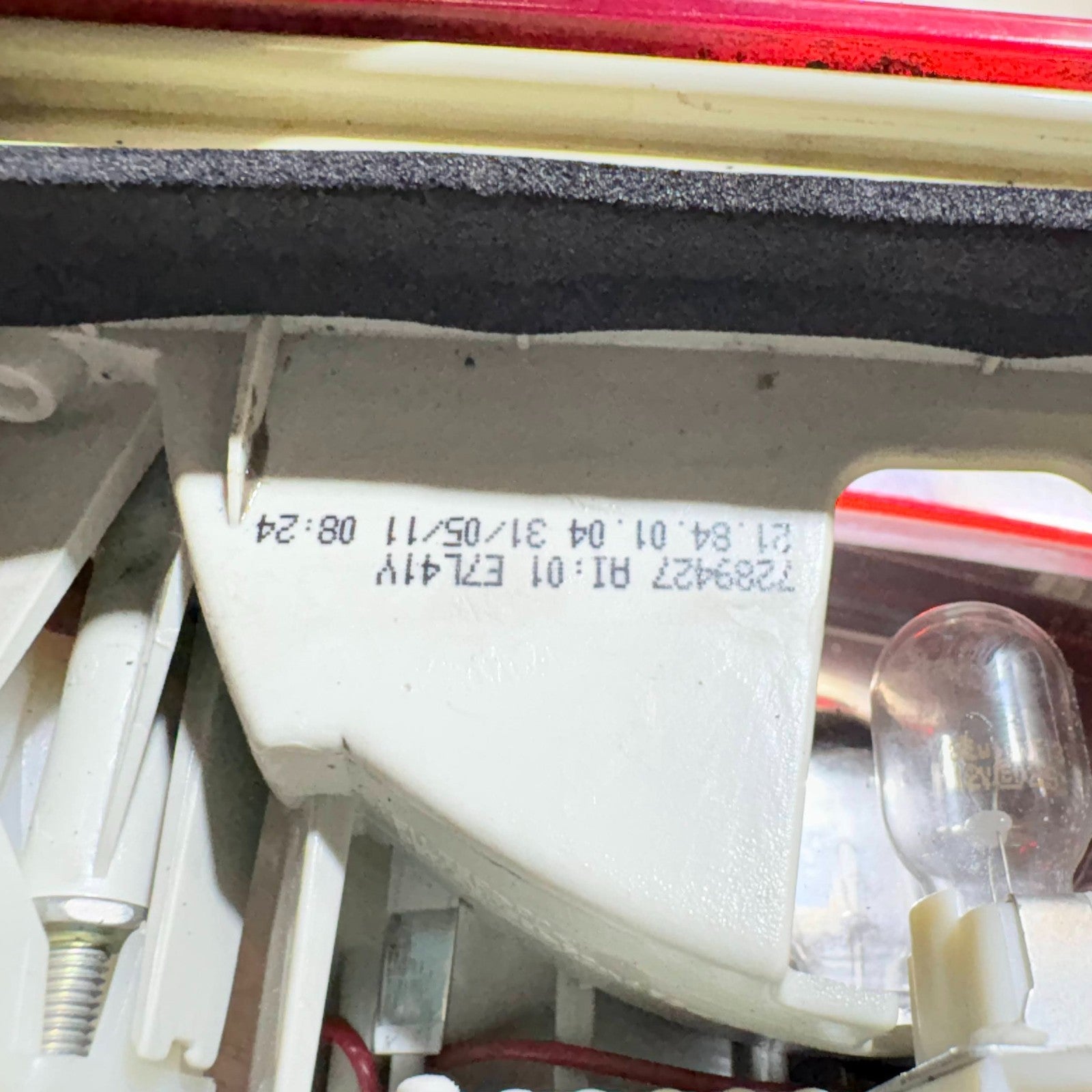 2011 BMW 320D REAR PASSENGER SIDE INNER TAIL LIGHT RI0021840104