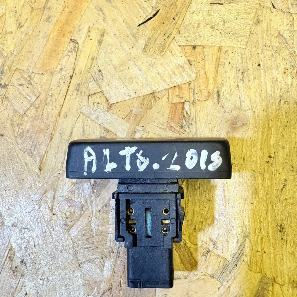 2009-2015 SUZUKI ALTO HAZARD LIGHT CONTROL SWITCH BUTTON