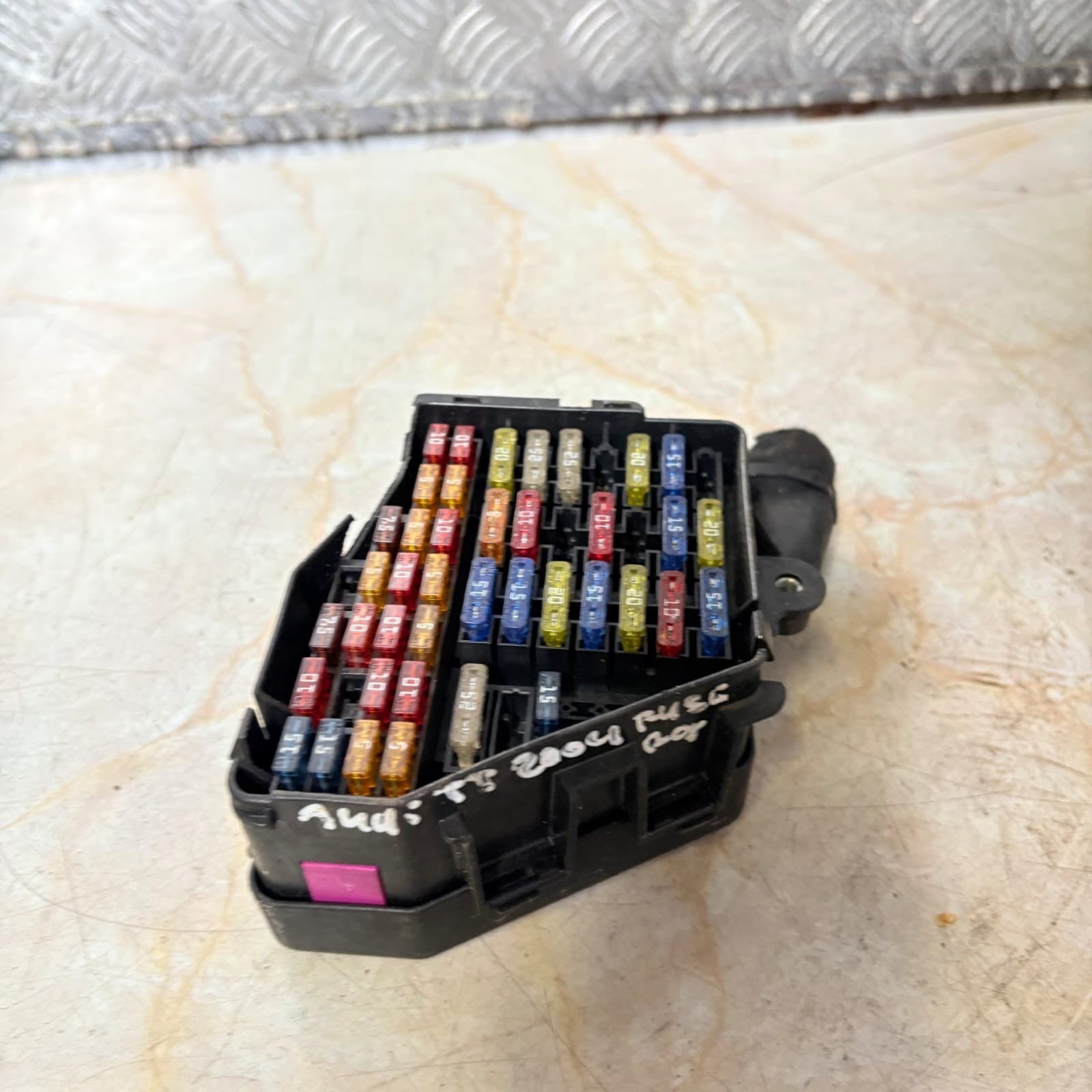 0526424880 fuse box for AUDI A6 AVANT (4F5) 3.0 TDI QUATTRO 2004 244369