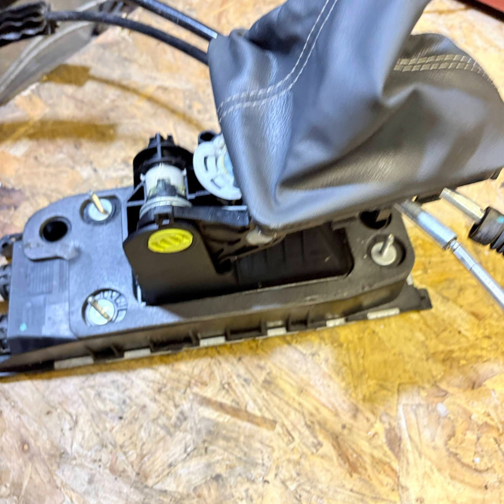 2018 SEAT ARONA GEAR SHIFTER SELECTOR WITH CABLES 2Q0711049K