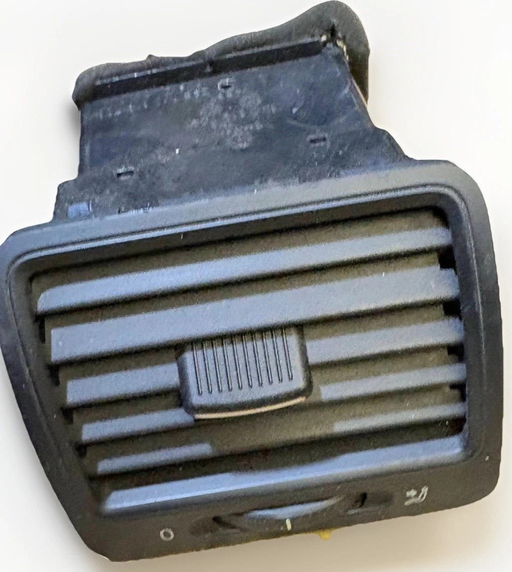 Vw Jetta Mk5 2005-2010 AIR VENT PASSENGER SIDE FRONT Left Side