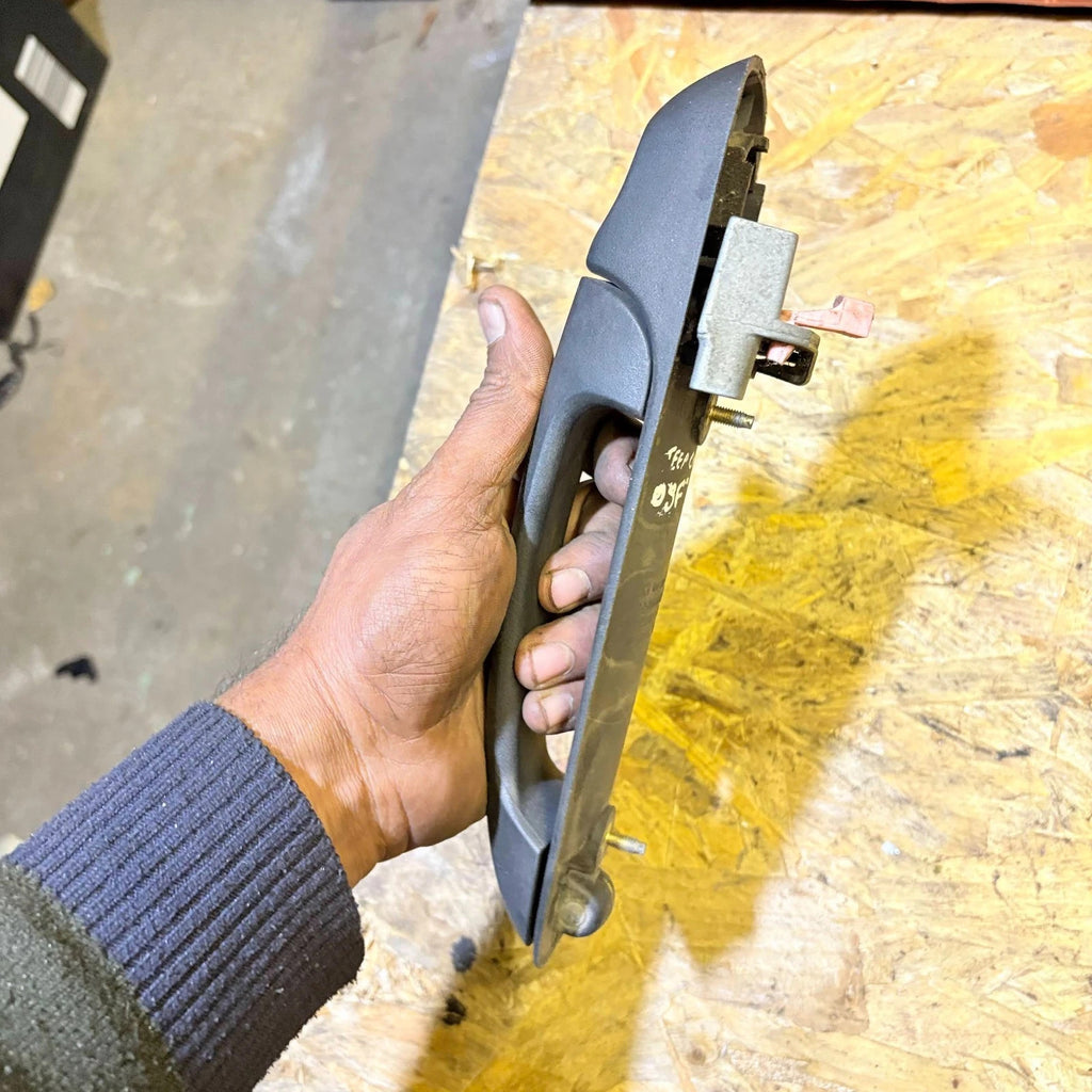 Jeep Cherokee/Liberty KJ 2002-2007 Front Right Outer Door Handle Keyhole Black