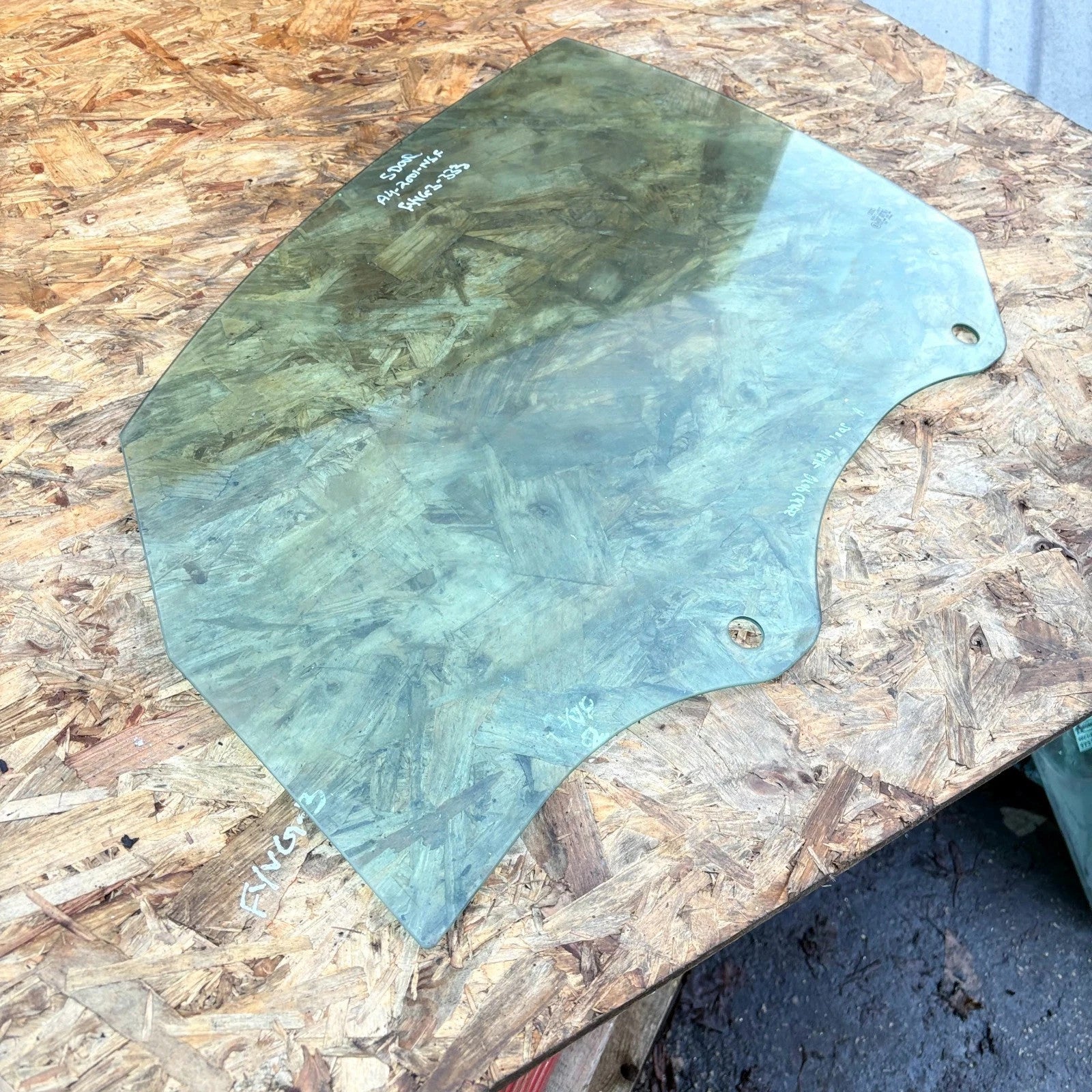 AUDI A42001 LEFT FRONT PASSENGER SIDE WINDOW GLASS