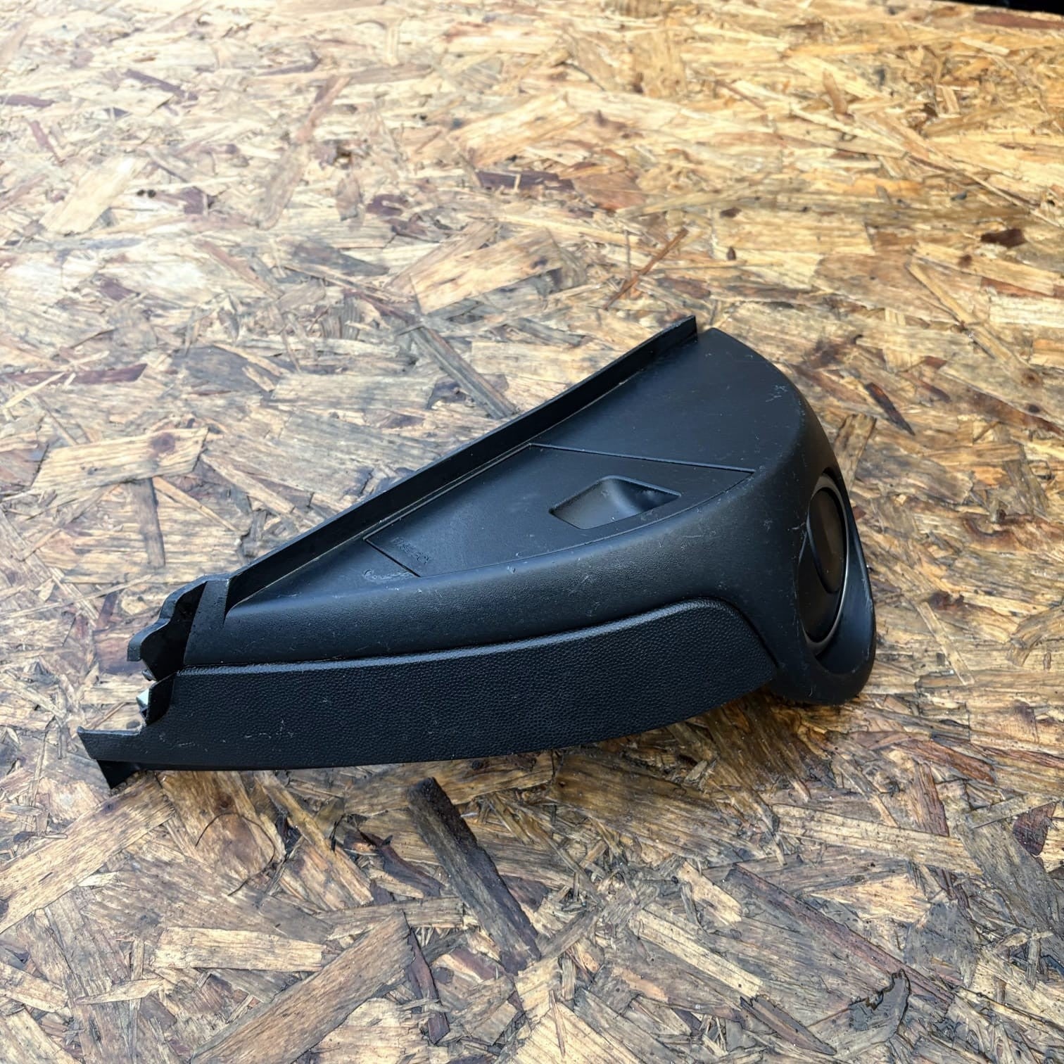 MAZDA 2 DE 2013 3DR PASSENGER SIDE DASH AIR VENT PLASTIC TRIM D65164281