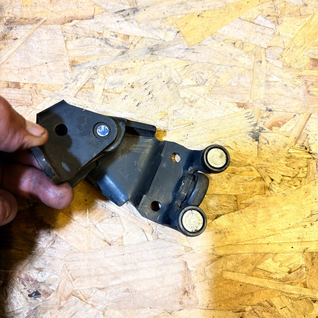 FIAT SCUDO O/S SIDE DOOR MIDDLE ROLLER 2007 - 2015
