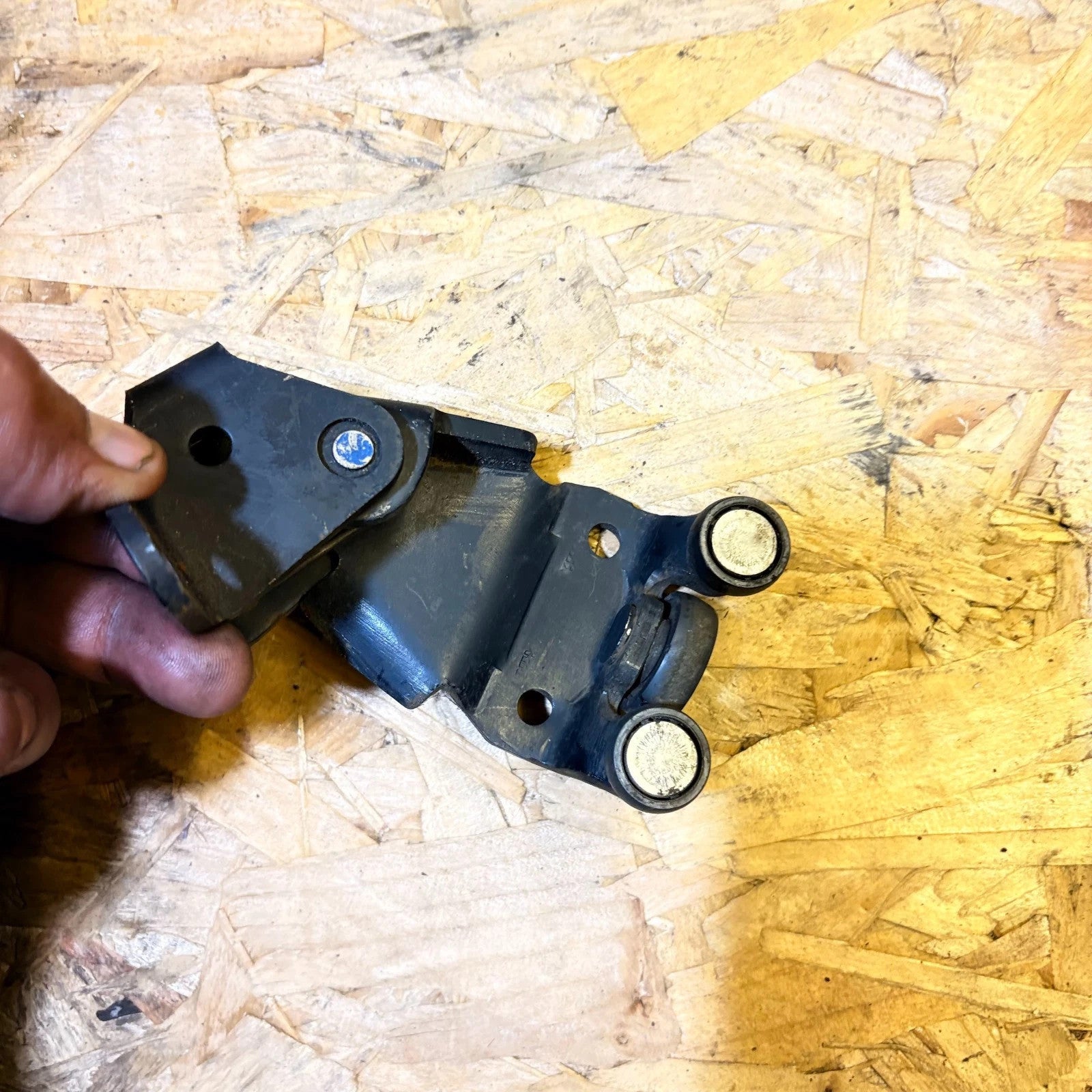 FIAT SCUDO O/S SIDE DOOR MIDDLE ROLLER 2007 - 2015