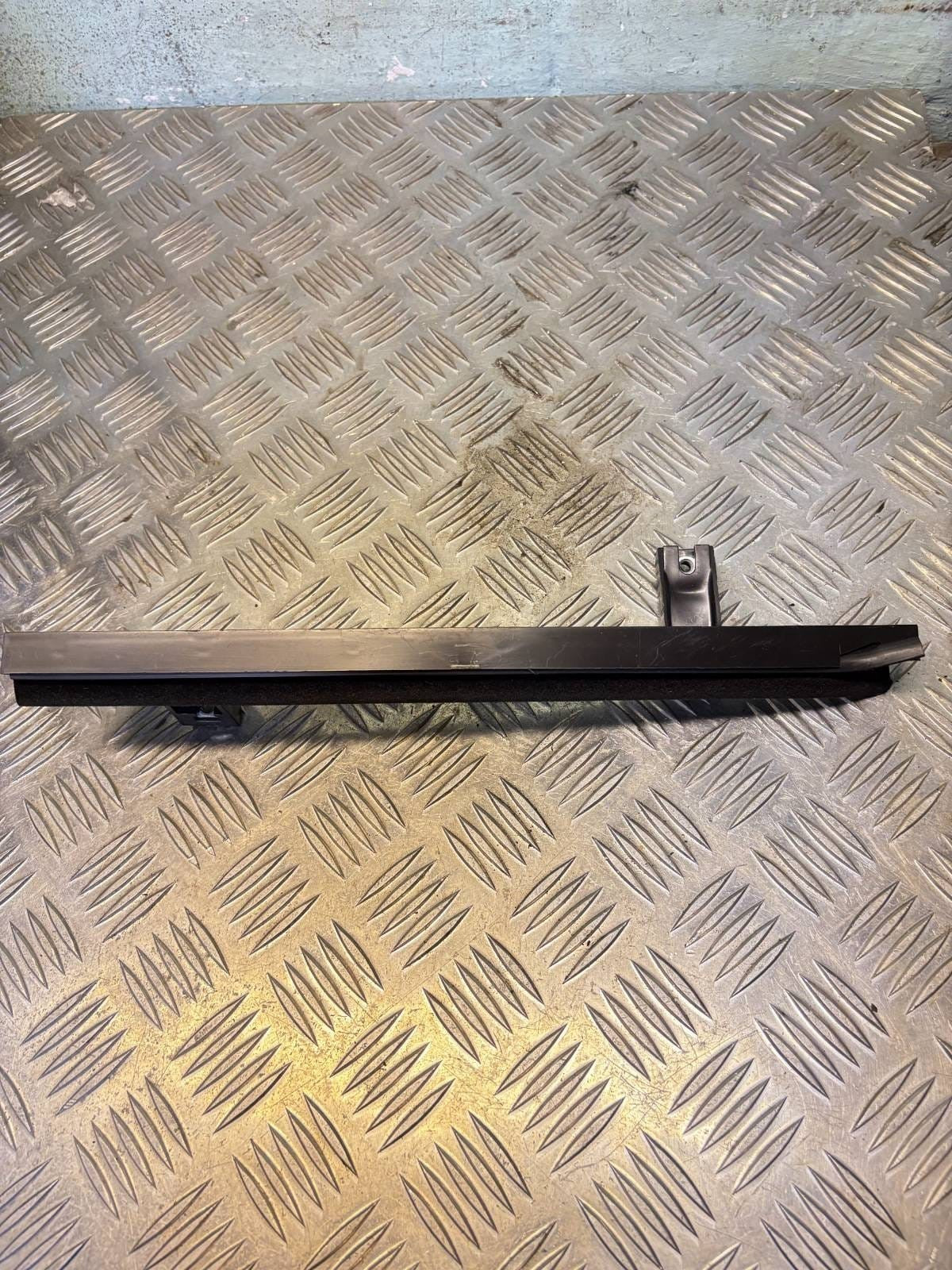 FORD ECOSPORT OSR REAR RIGHT DOOR ROLLER RUNNER CN15-N263A66