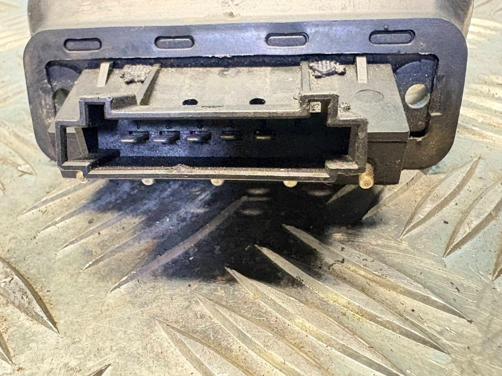 Mercedes-Benz Vito Viano W639 Door Switch Contact Plate A6398200254