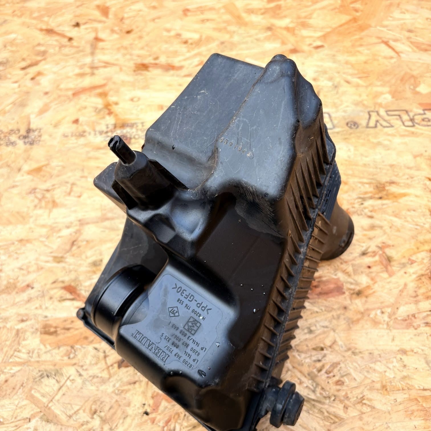 RENAULT MEGANE MK2 2004 1.6 PETROL AIR INTAKE BOX 8200401500 8200176558
