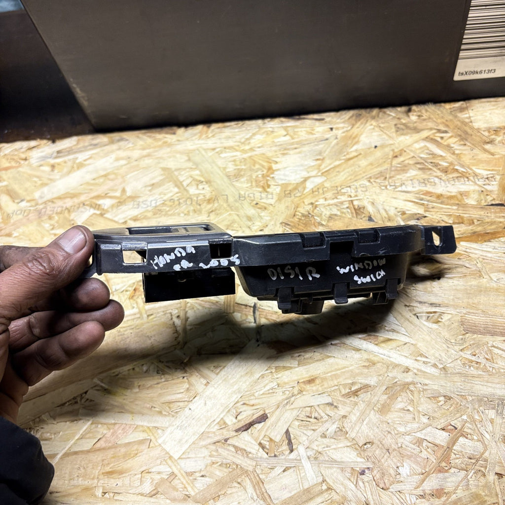 2004-2009 HONDA FR-V ELECTRIC WINDOW SWITCH DRIVER SIDE REAR RIGHT