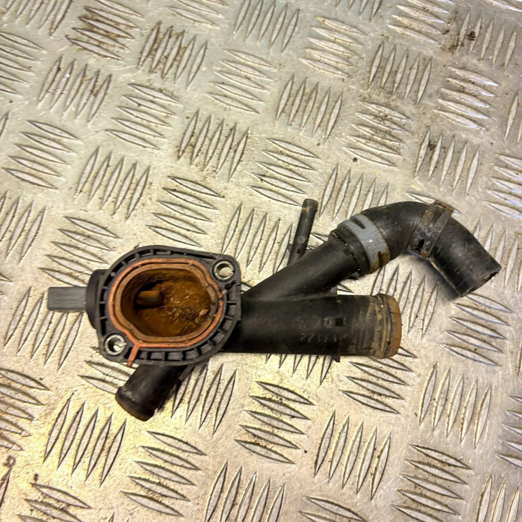 AUDI A3VW GOLF MK6CADDY TOURAN 1.6TDI CAY ENGINE-COOLANT FLANGE 03L121131AA 2012