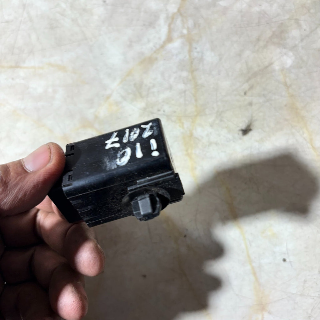 HYUNDAI i10 SE MK2 2013-2019 STOP SIGNAL MODULE RELAY 95240-3T200