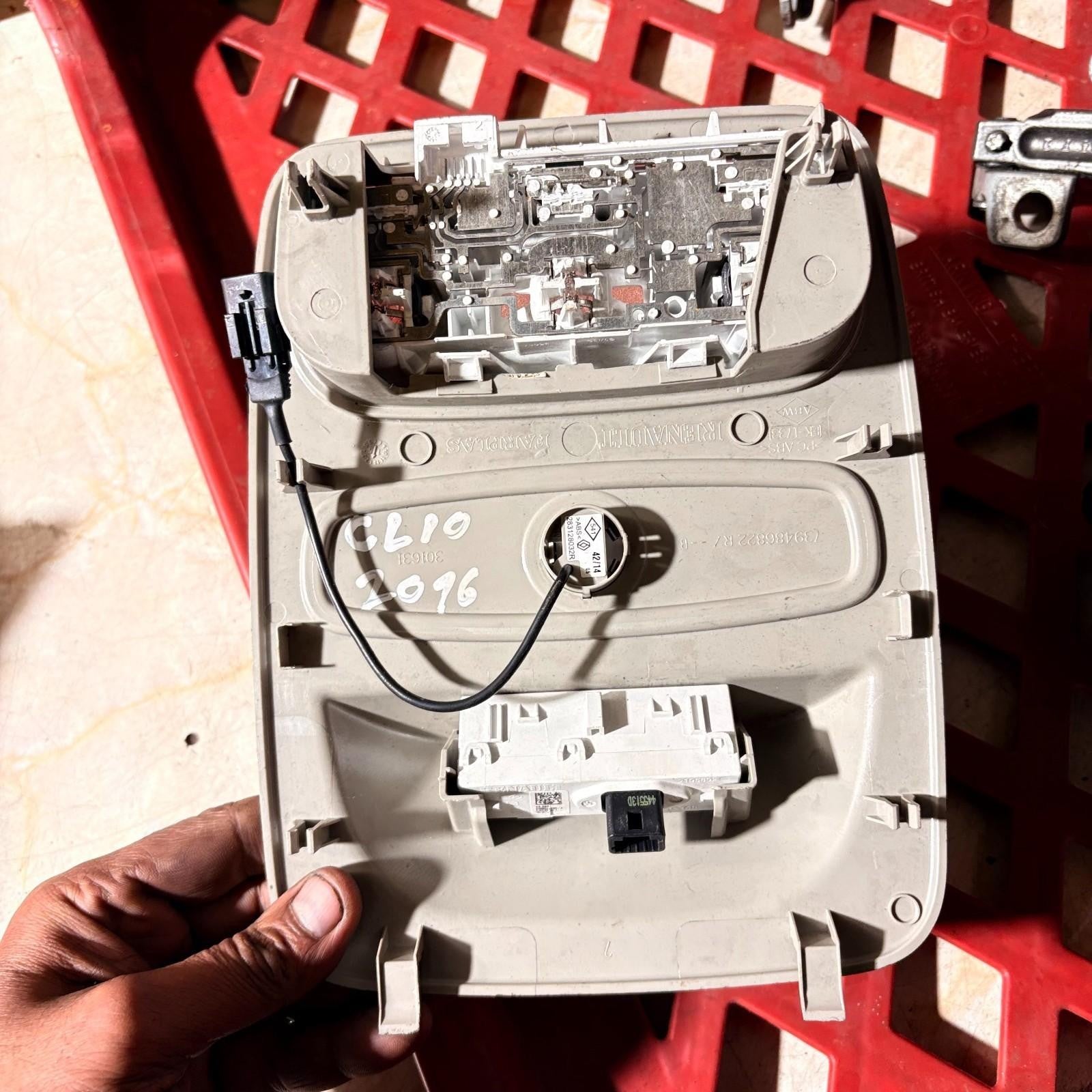 739486822R Front Interior Roof Courtesy Light Switch Renault Clio MK4 12-19 OEM