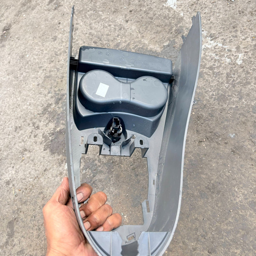 RENAULT TWINGO II CN0 2007-2014 GEARSTICK SURROUND 12V SOCKET 8200455794