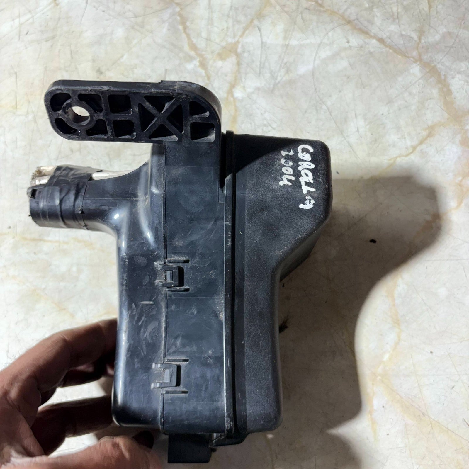 Toyota Corolla 2004 Engine Bay Fuse & Relay Box Under Bonnet Junction Block