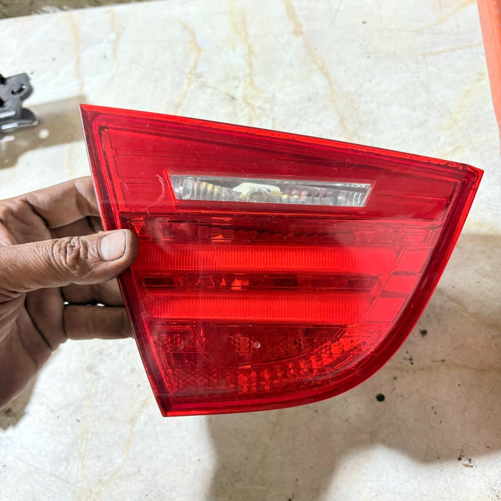 BMW 318 2010 LCI SALOON RIGHT DRIVER SIDE REAR INNER LIGHT 7.154.155
