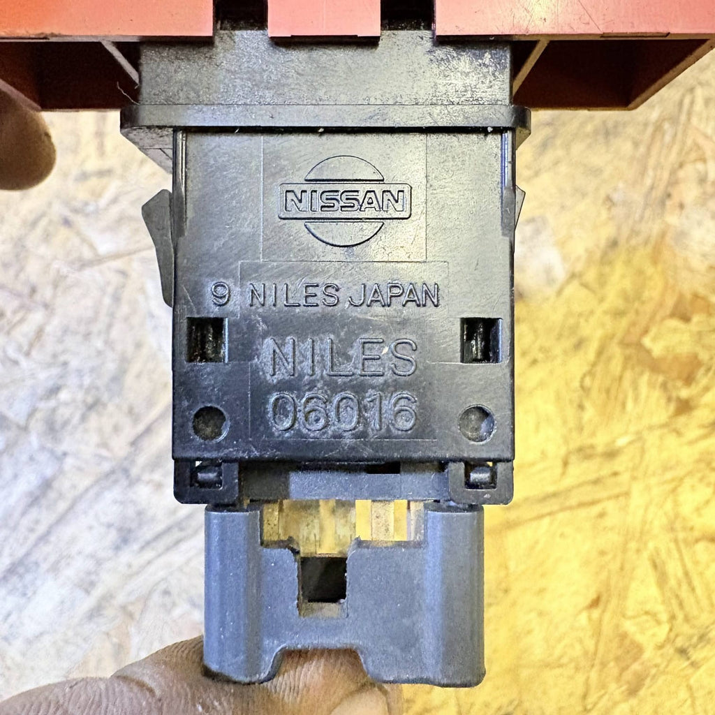 Nissan X-Trail T30 2001-2003 Hazard Warning Light Switch 25290-8H300 06016