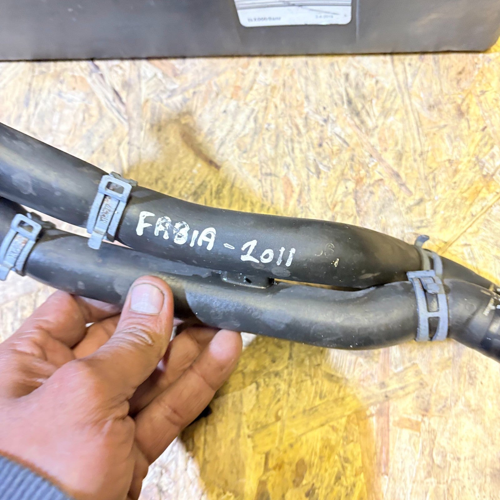 SKODA FABIA WATER COOLANT PIPE 6R0121157 2009-2014